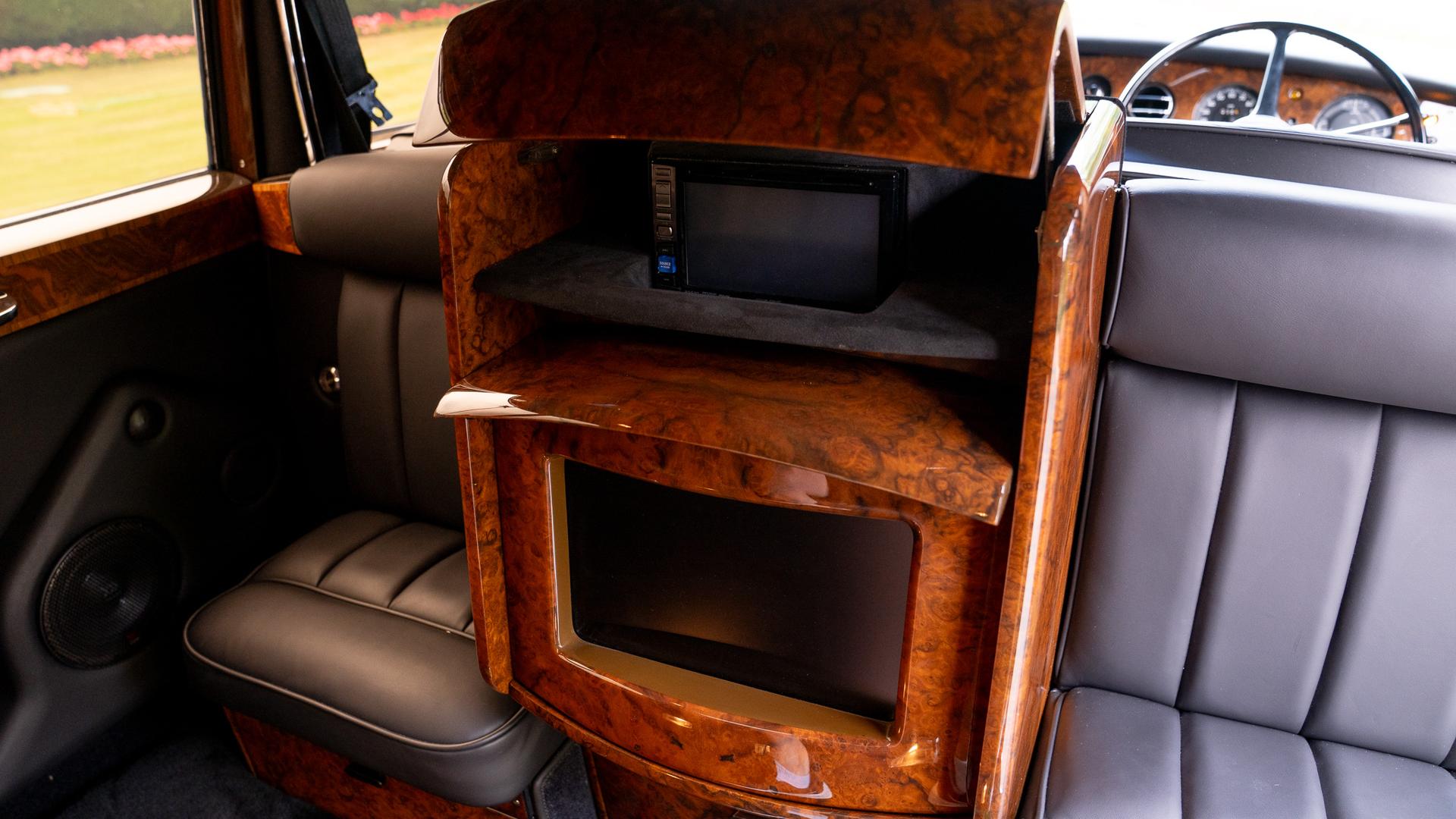 Rolls-Royce Phantom VI Limousine Photo 80e83658-3e9f-407d-b95c-15e8231f32a4.jpg