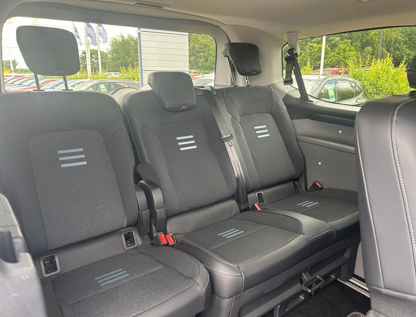 Ford Tourneo Custom Photo 81388e8a-b893-4855-b554-eeb9dbc7fbfa.jpg