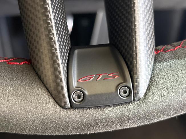 PORSCHE Taycan Photo 28