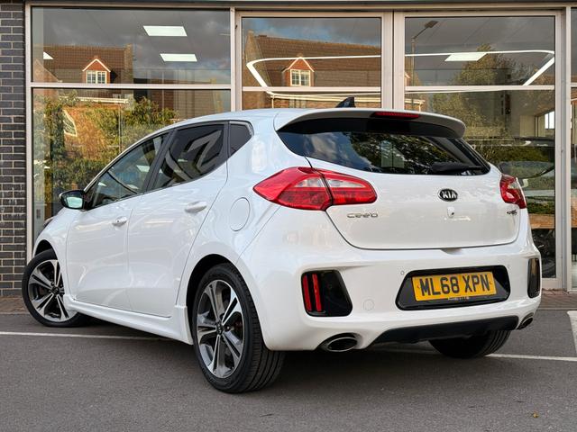 Kia Ceed Photo 81554ec2-bcd0-498e-921c-1bb1ae73c76f.jpg