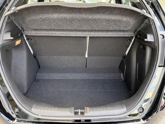 Honda Jazz Photo 815712ae-fb27-49cf-8f04-08476c83912c.jpg