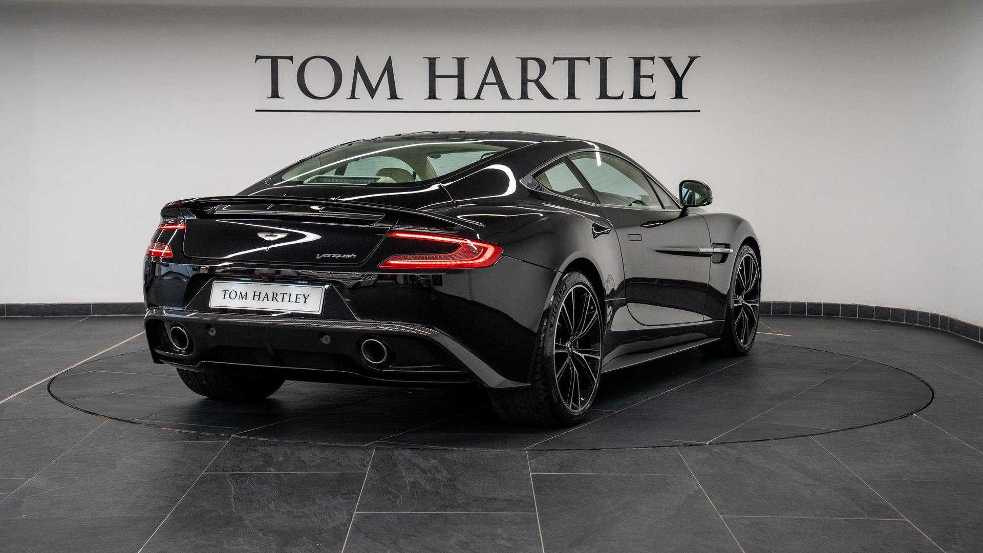 Aston Martin Vanquish Photo 81593391-1bdc-4feb-ab08-9919422bb207.jpg