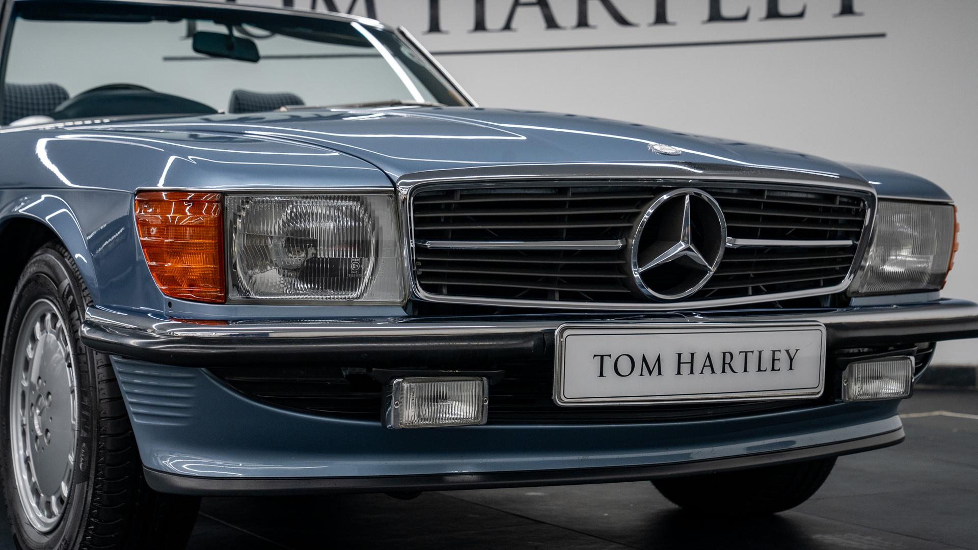 Mercedes-Benz 300 Photo 81673da4-b2b2-42c8-977d-949907c7c069.jpg