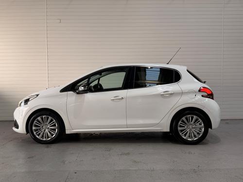 Peugeot 208 Photo 81715f63-6db3-4b93-adba-f85e95863a32.jpeg