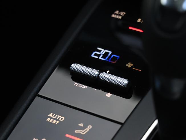 PORSCHE Macan Photo 27