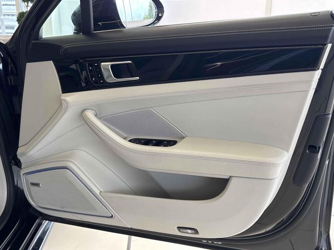 PORSCHE Panamera Photo 20