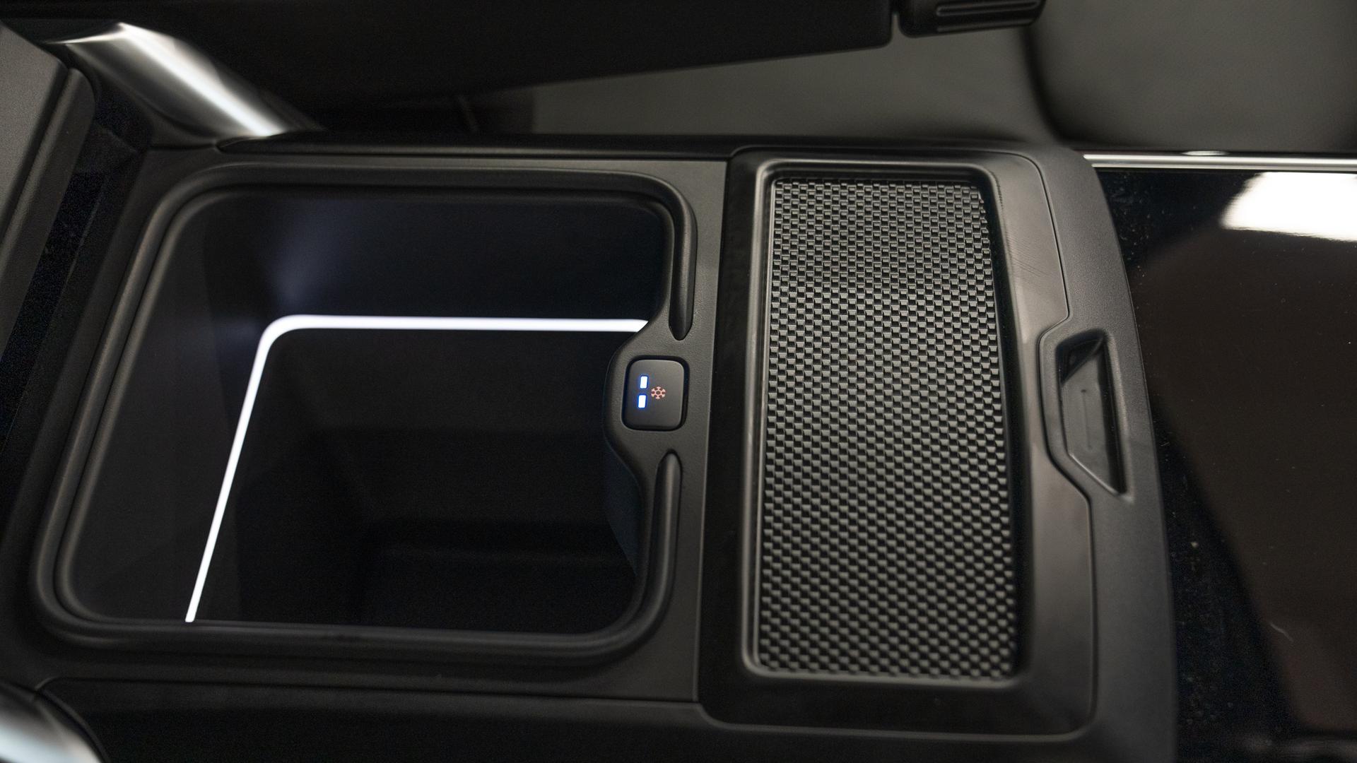 Land Rover Range Rover Photo 818ebfc9-55bc-4d18-b852-5fa640784939.jpg