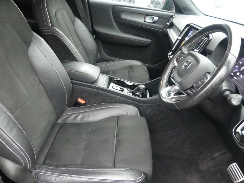 Volvo XC40 Photo 81b1b792-b5a7-49a4-8611-4ec7827c0e0d.jpg