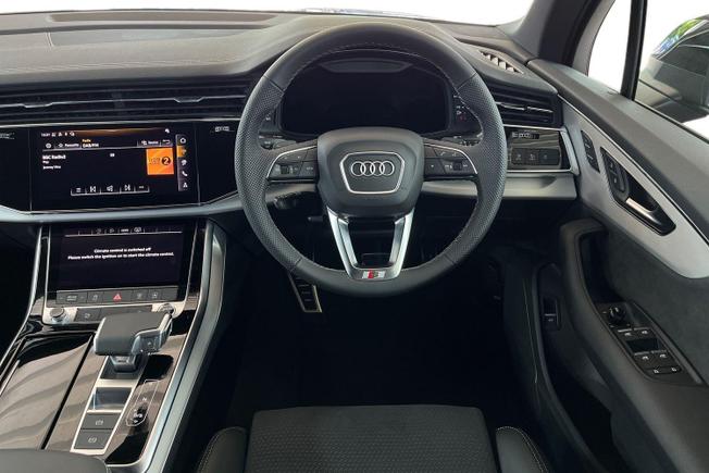 AUDI Q7 Photo 12