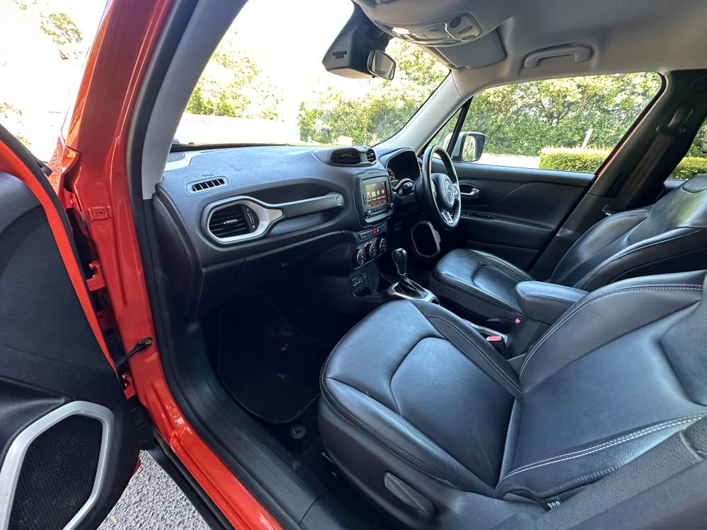 Used Jeep Renegade LW17YWJ 28