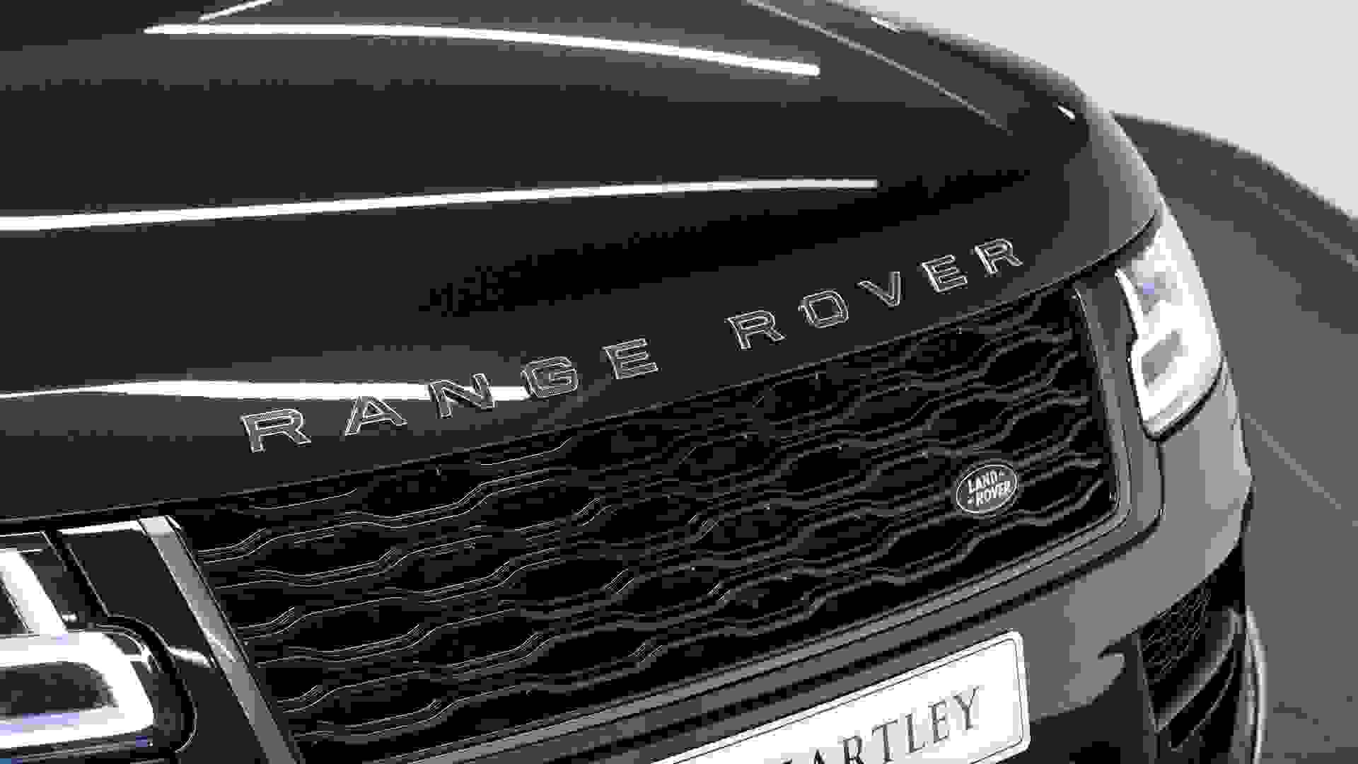 Land Rover RANGE ROVER Photo 81bcf937-33e1-40e0-bacc-0e1039208524.jpg