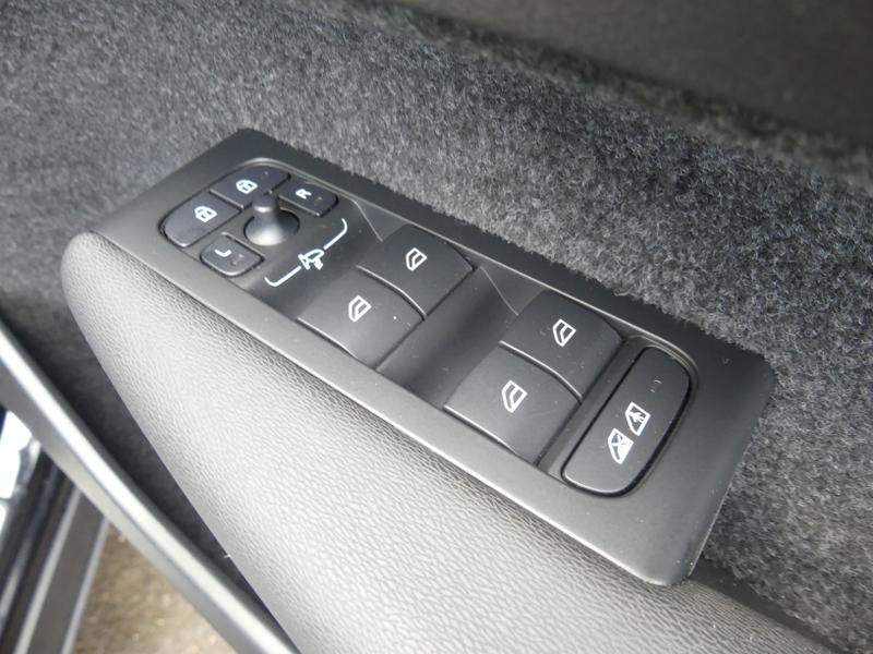 Volvo XC40 Photo 81bd4723-b562-4290-981e-c45513bc8f58.jpg