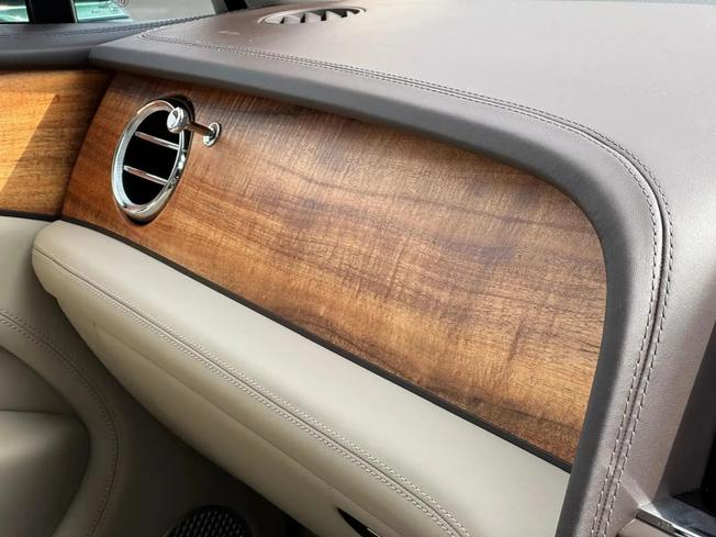 BENTLEY Bentayga Photo 10