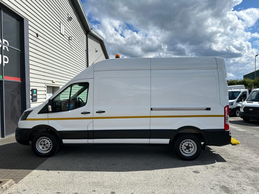 Ford Transit Photo 81e034ff-87d5-40b0-a9e6-4dba2660cff2.jpg