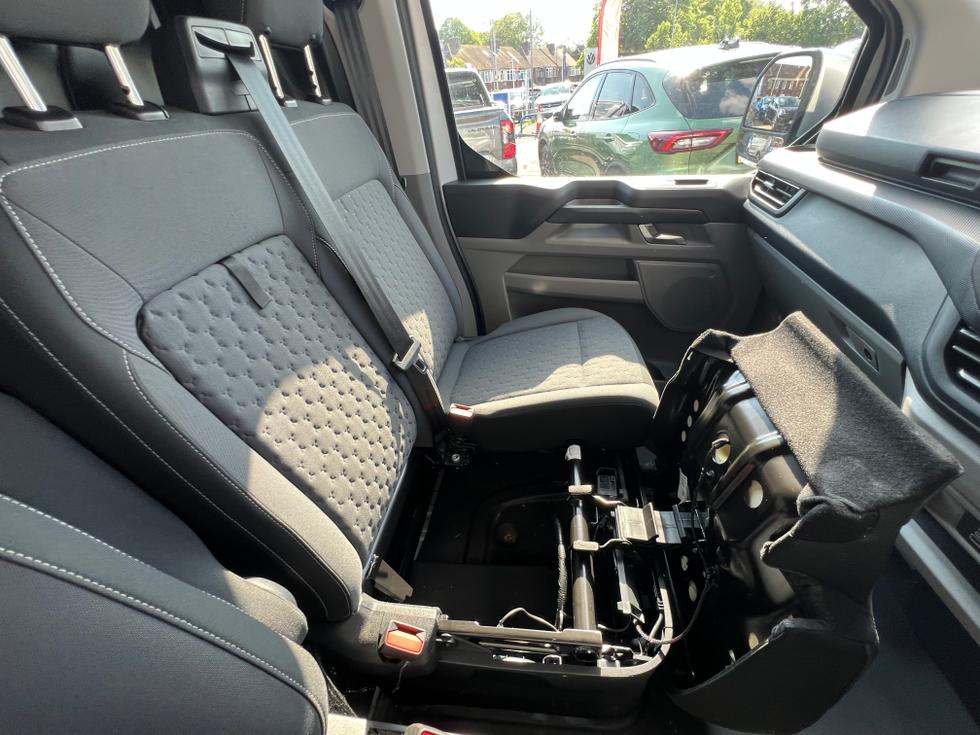 Ford Transit Custom Photo 81e796dc-f6f9-4d73-96e0-f6f47adb7201.jpeg