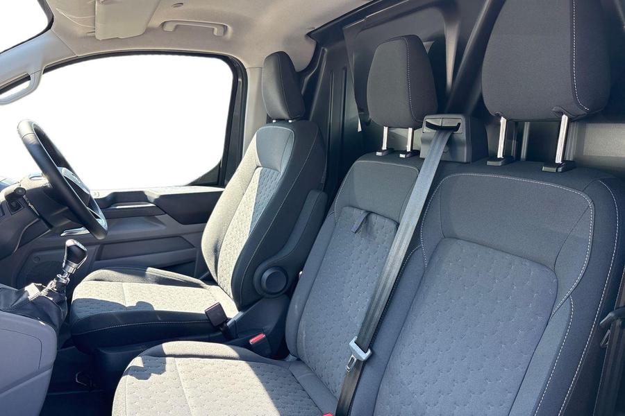 Ford TRANSIT CUSTOM Photo 81f53b44-82bd-4cf6-abfd-fde46c62386f.jpg