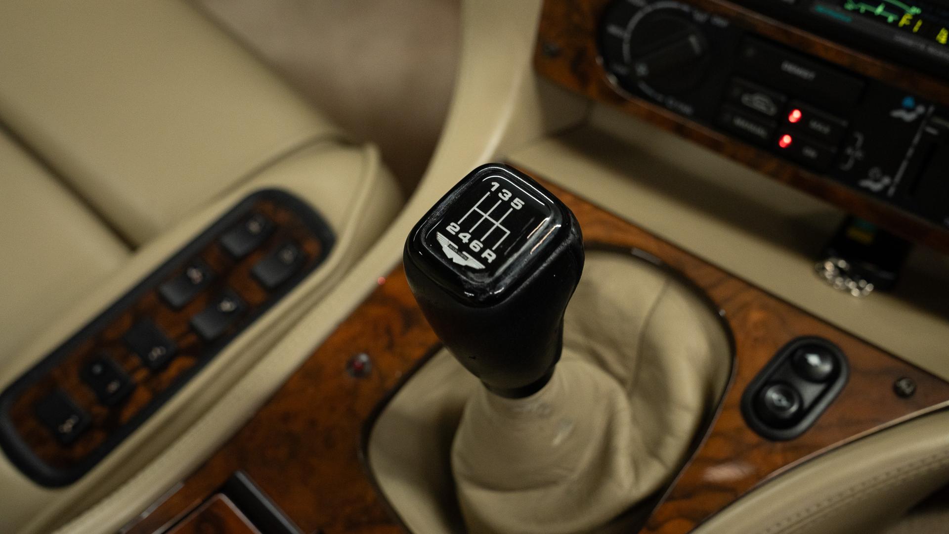 Aston Martin V8 Vantage Photo 81f75a43-8c98-4d48-9f15-bb4b36fe0626.jpg