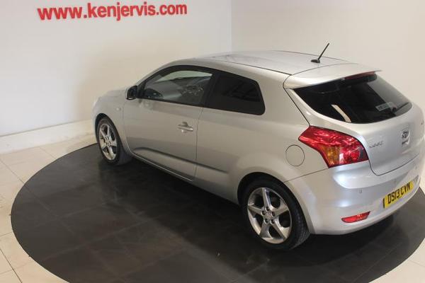 Kia ProCeed 1.6 CRDi 3 Hatchback 3dr Diesel Manual Euro 5 (113 bhp) Photo 4