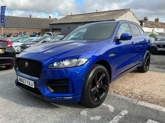 Jaguar F-PACE Photo 17