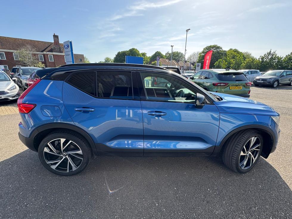 Volvo XC40 Photo 822d6138-0e38-4d54-8fa9-196aa3e074b0.jpeg