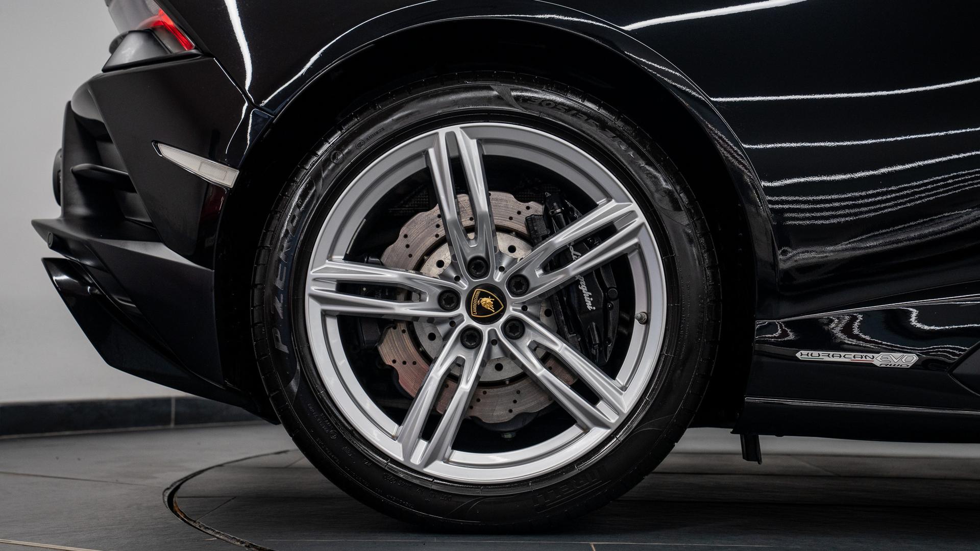LAMBORGHINI Huracan Photo 824f9675-17b2-4cff-a2b5-3b70265660b1.jpg