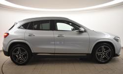 Mercedes-Benz GLA Photo 1