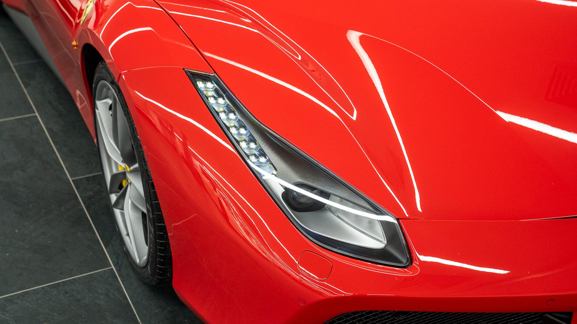 Ferrari 488 Photo 82694918-dc11-4c6b-b27b-f29c619a01bd.jpg