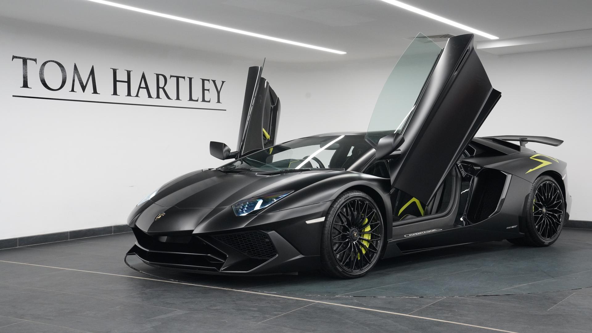 LAMBORGHINI Aventador Photo 826b0fd6-4eab-4500-a201-552aaac697a0.jpg
