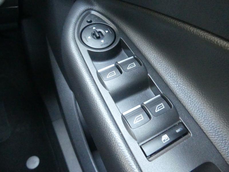 Ford Kuga Photo 826cb604-5a44-4bd2-8706-65fcf6a11378.jpg