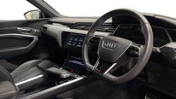 AUDI Q8 e-tron Photo 5