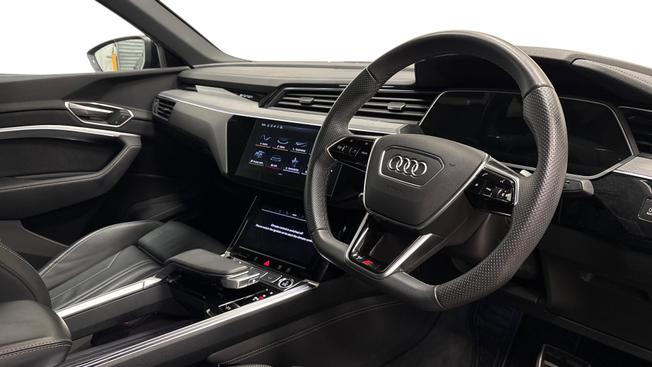 AUDI Q8 e-tron Photo 5