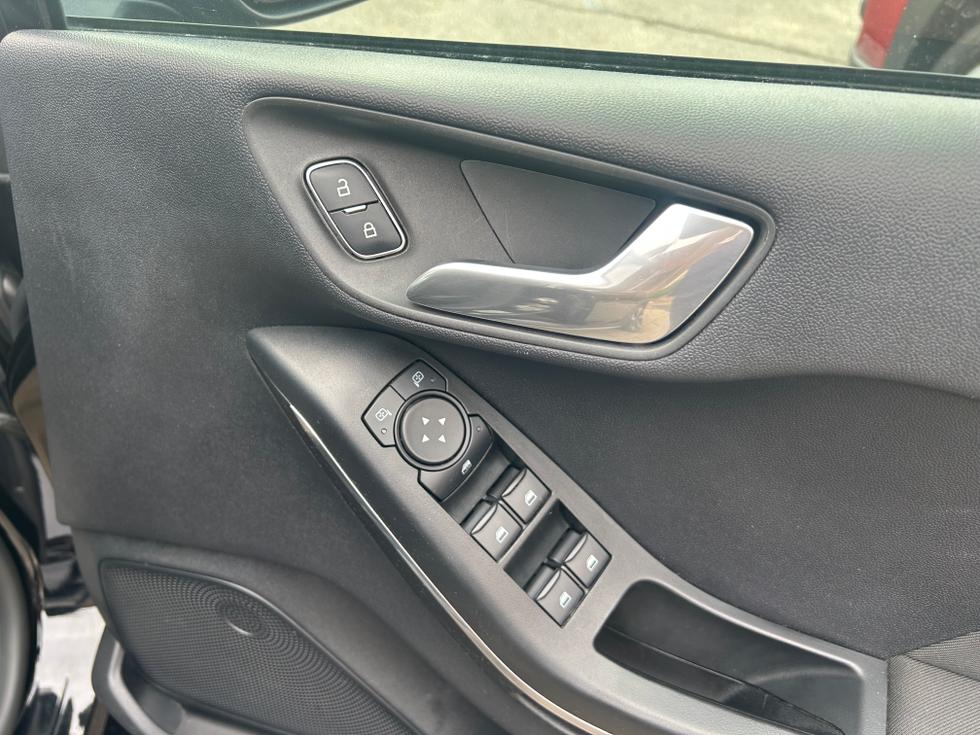 Ford Fiesta Photo 829e5e80-9f1a-4495-9775-63653714b944.jpeg