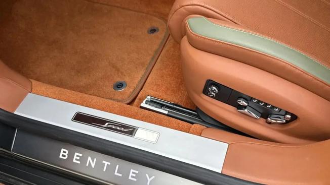 BENTLEY Flying Spur Photo 22