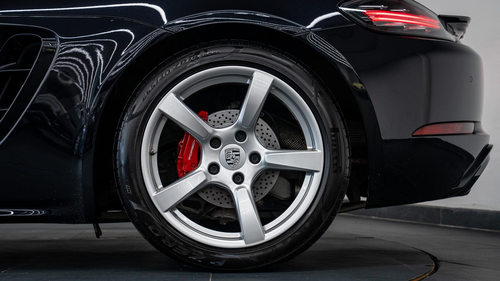 Porsche 718 Cayman Photo 82ac5d98-460b-4b60-b3ed-22825f085446.jpg