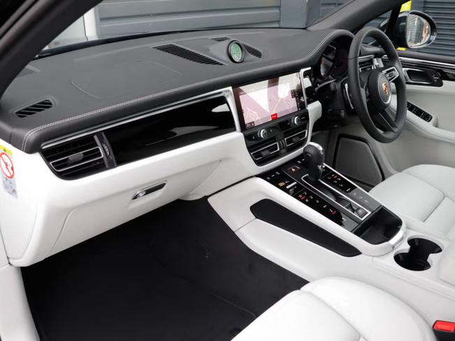 PORSCHE Macan Photo 11