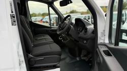 Mercedes-Benz Sprinter Photo 16