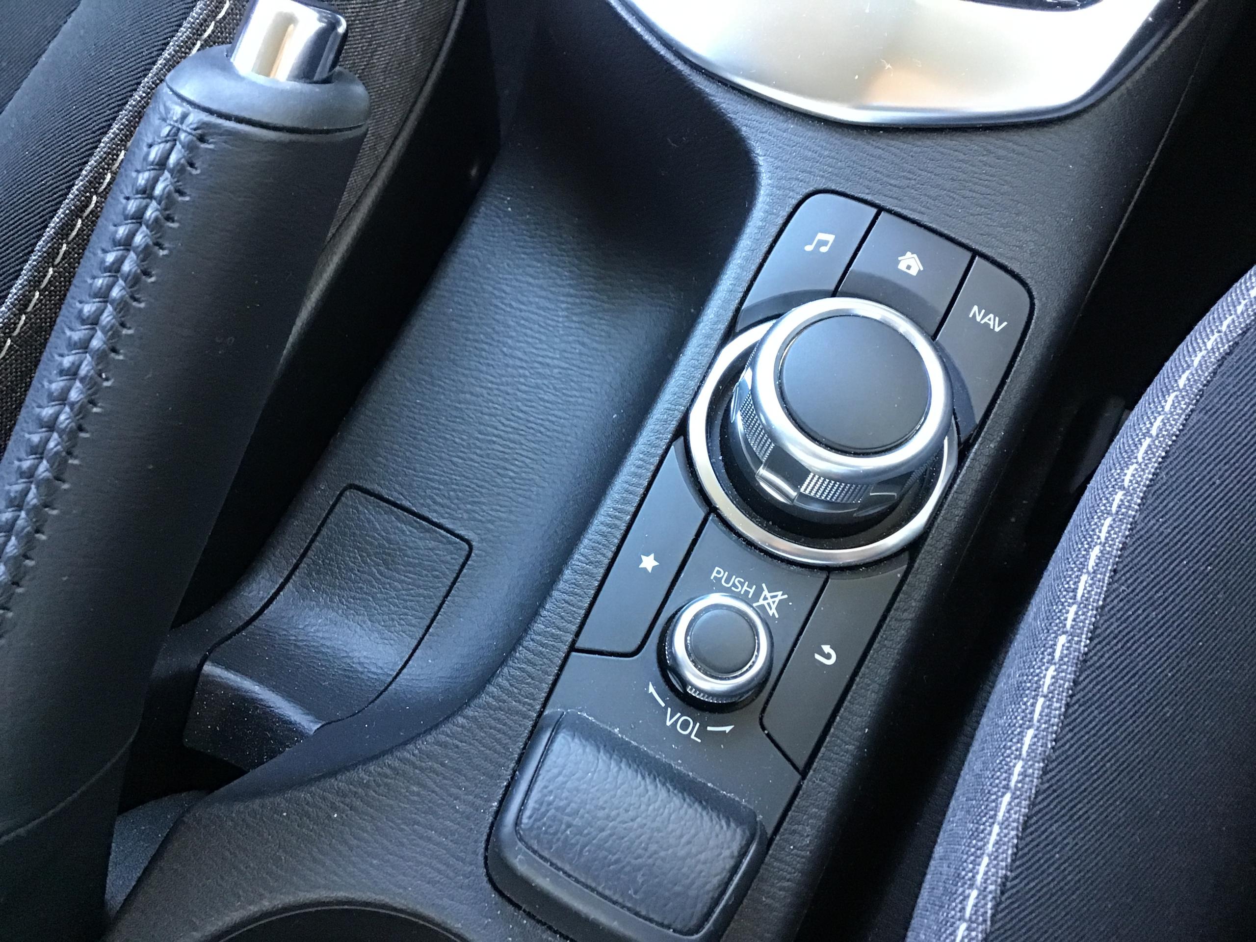 Mazda Mazda2 Photo 16