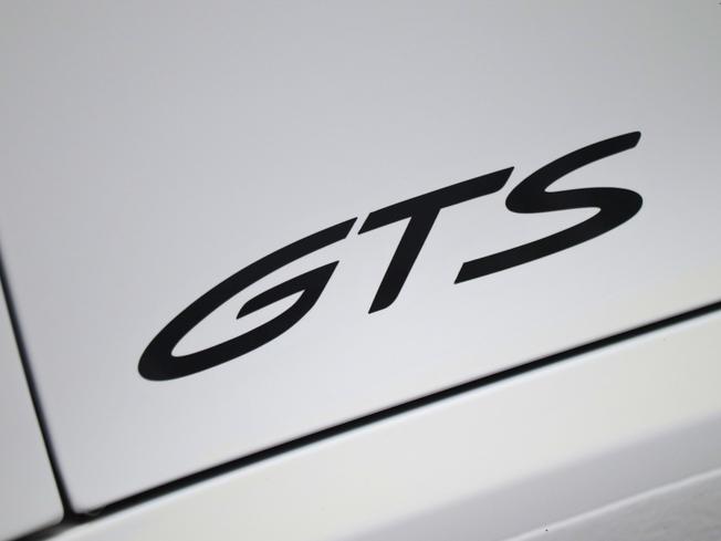 PORSCHE 911 Photo 9