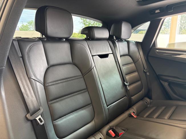 Porsche Macan Photo 25