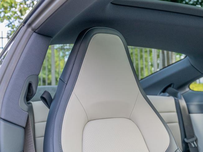 PORSCHE 911 Photo 12