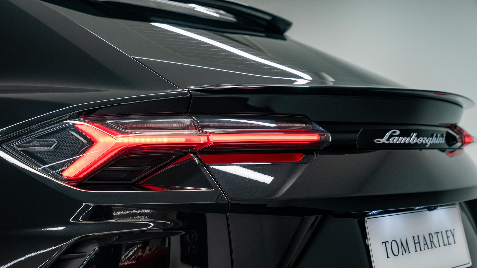 LAMBORGHINI Urus Photo 8363513e-cee9-4792-8f81-879838031922.jpg