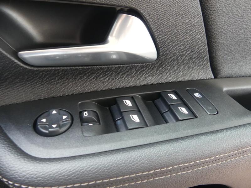Vauxhall Mokka Electric Photo 836cac63-efaa-45b3-818f-a91541f35871.jpg