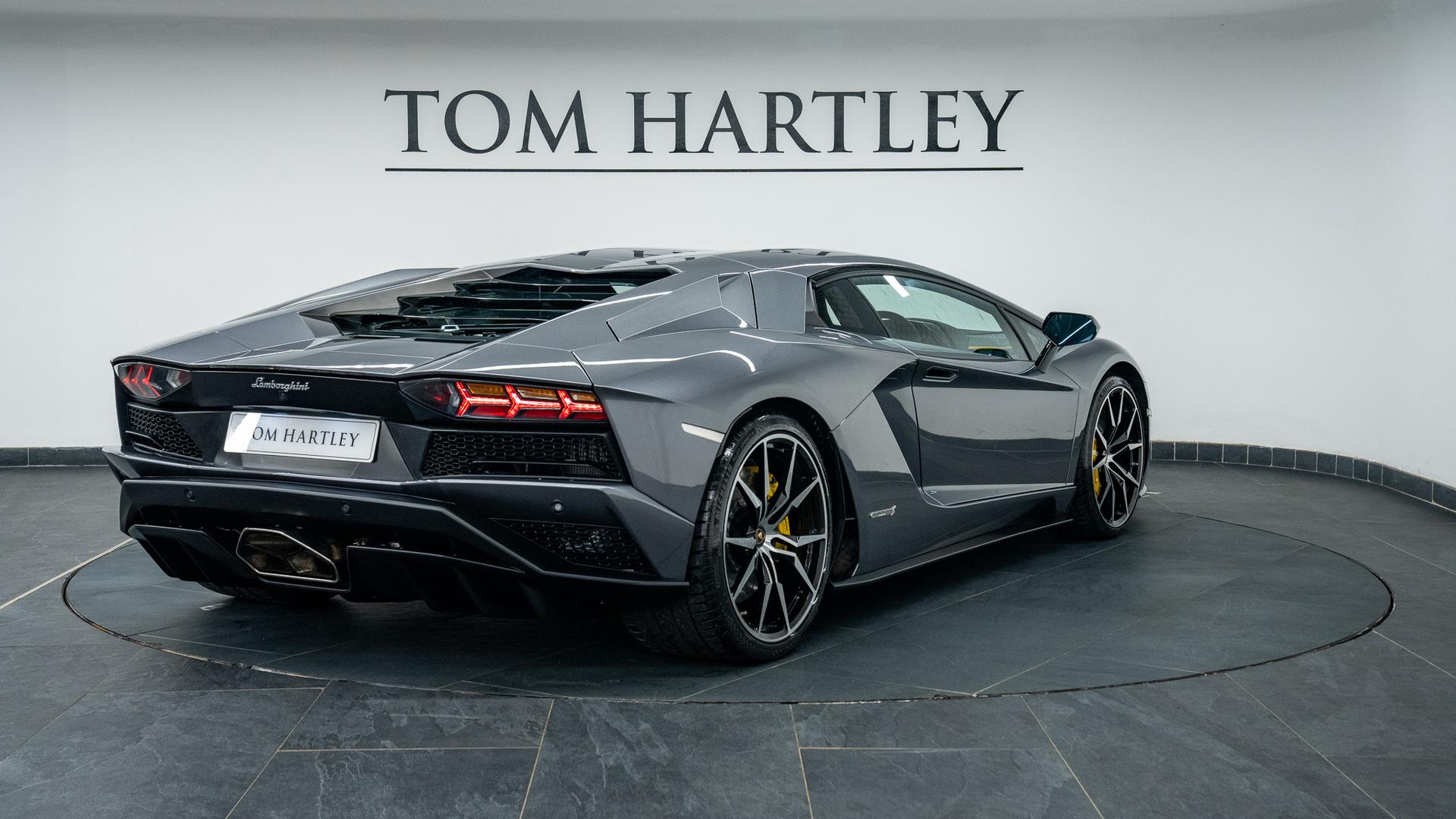 LAMBORGHINI Aventador Photo 83715b9d-4706-4754-80eb-1fa6a81d00e5.jpg