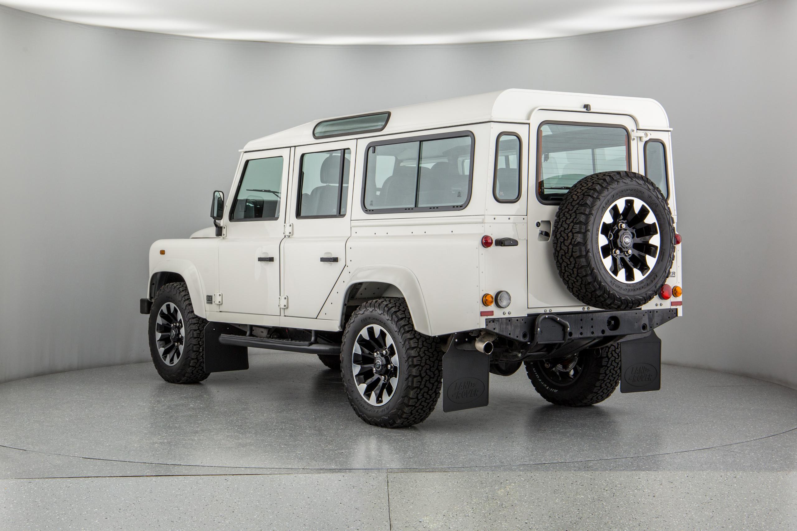 Land rover defender on sale sawtooth alloys