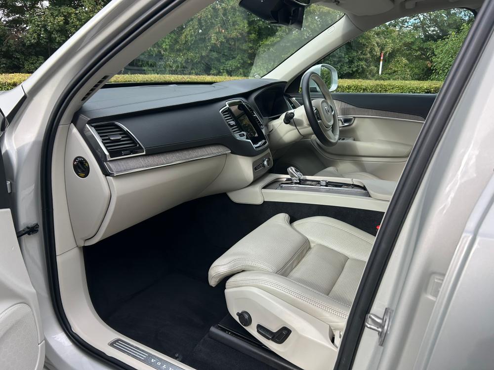Used Volvo XC90 SD22URT 29