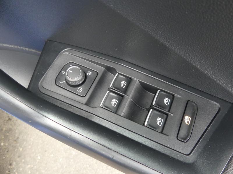Volkswagen T-Roc Photo 83957397-80fd-48b8-a884-c8da0f493b77.jpg