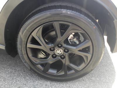 Toyota C-HR Photo 13
