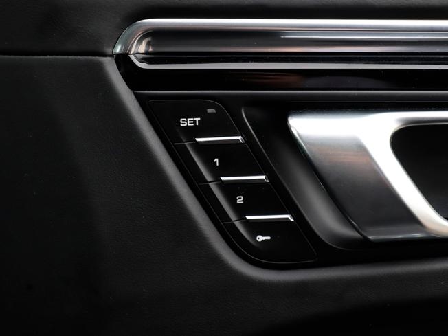 PORSCHE Macan Photo 23