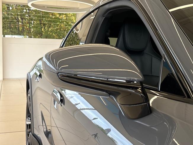 PORSCHE Taycan Photo 22