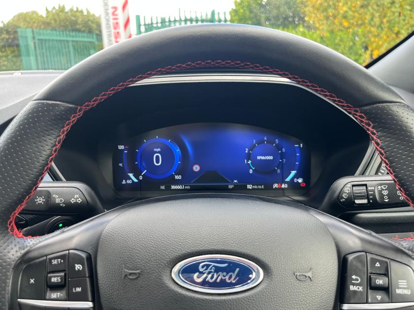 Ford Kuga Photo 840698b2-319a-4c2b-8981-d8c96ee8dd02.jpg